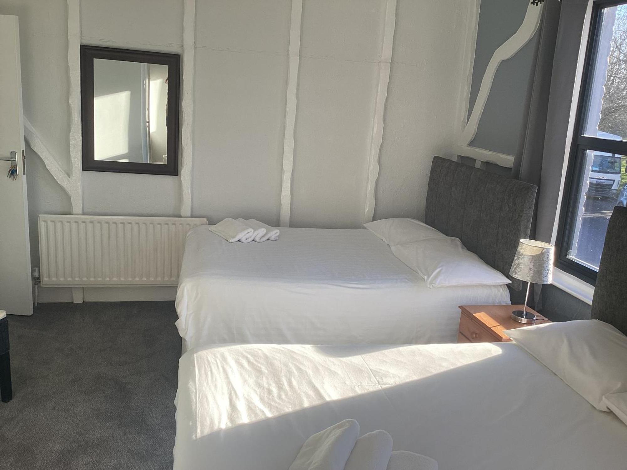 The Riverside 3*